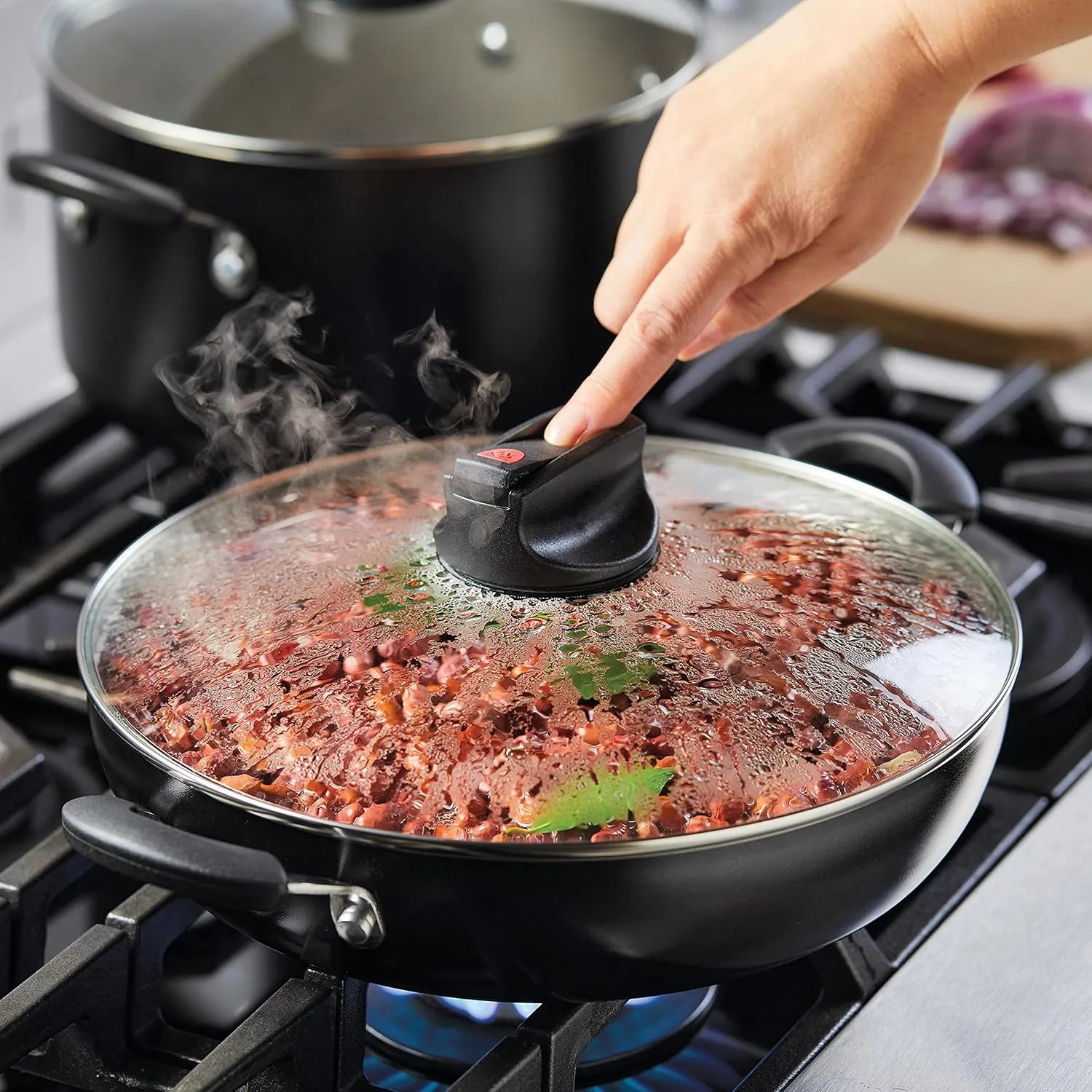 Farberware Smart Control Nonstick Frying/Skillet/Everything Pan with Lid and Side Handles, 11.25 Inch, Black