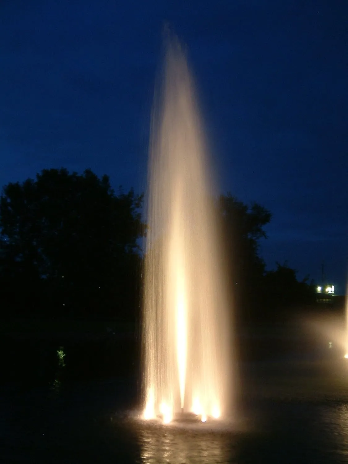 Kasco 2 HP J Series Decorative Fountain - 240V with 100 Ft Electric Power Cord | Pond and Lake Fountain | Efficient Pond Aerator Outdoor Fountain