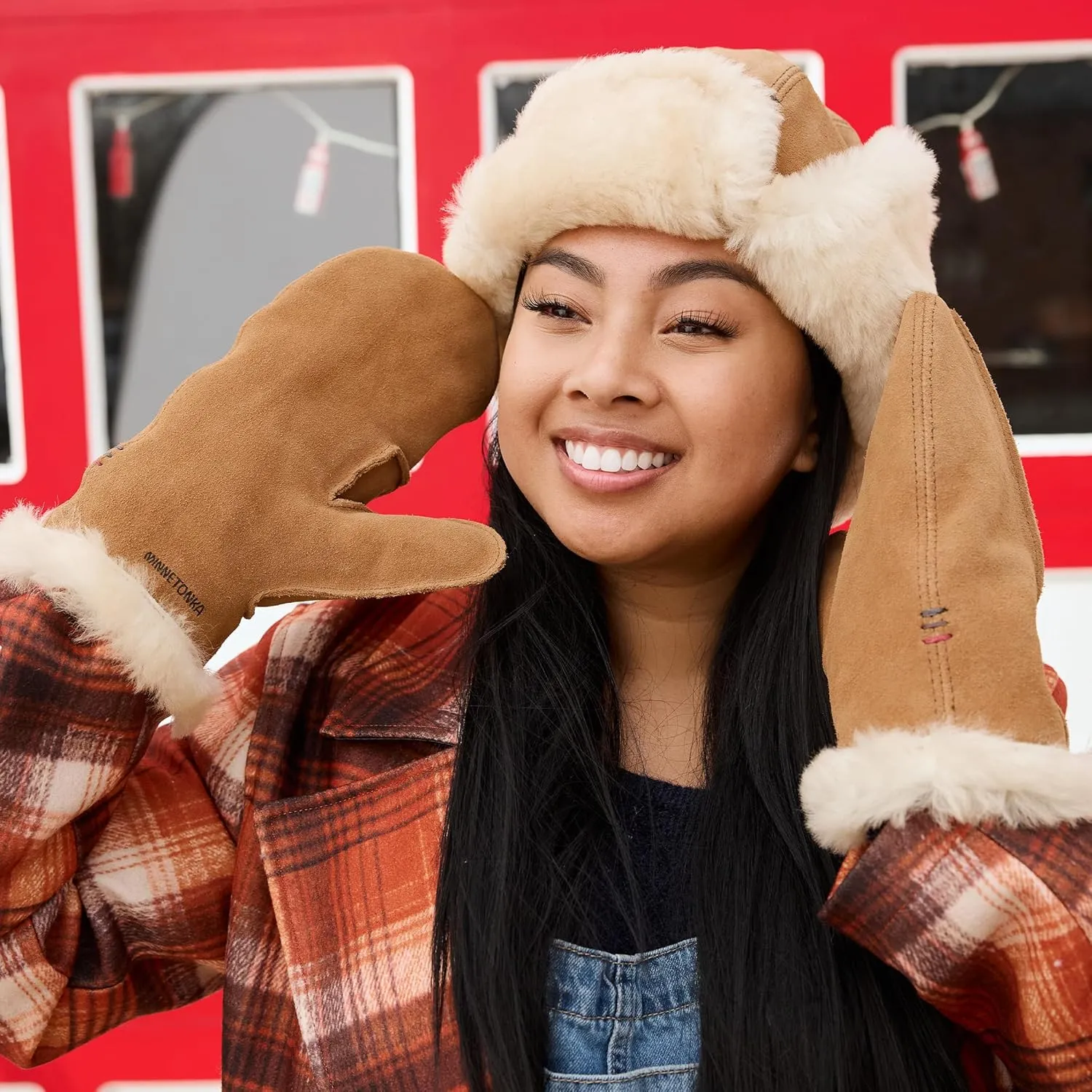 Minnetonka Sheepskin Mittens – Unisex Cold Weather Mittens with Insulated Sheepskin Lining and Water Resistant Suede