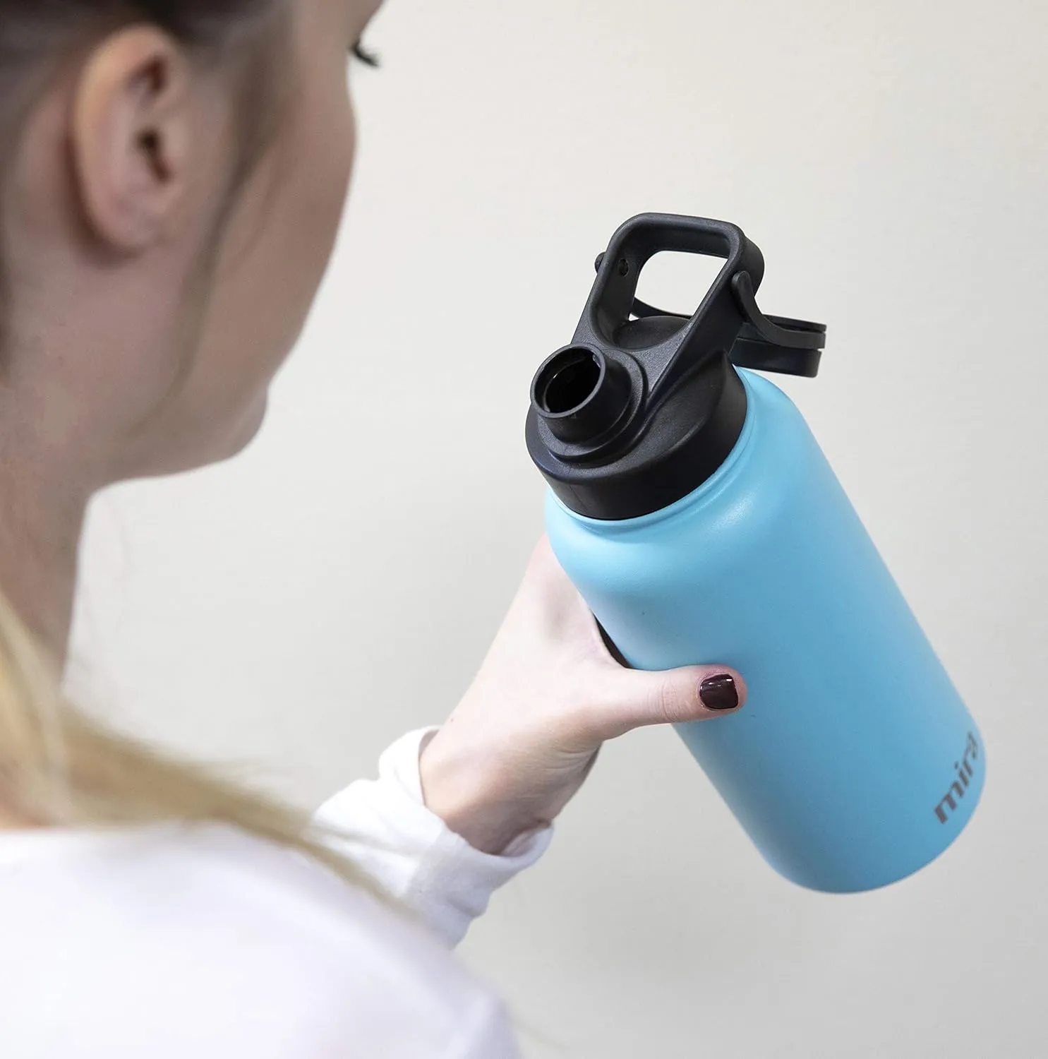 MIRA 32 oz Insulated Sports Bottle - Stainless Steel Temperature Control Thermos - Easy-Drink Spout (24Hr Cold/12Hr Hot) - Blue