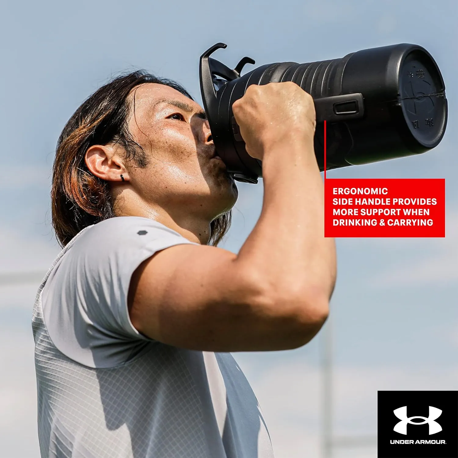 Under Armour 32 oz Insulated Water Bottles - Sports Water Jug with Handle, Fence Hook, Leak Resistant for Baseball, Football & More, 32 oz Water Bottles, Sports Water Bottle Insulated