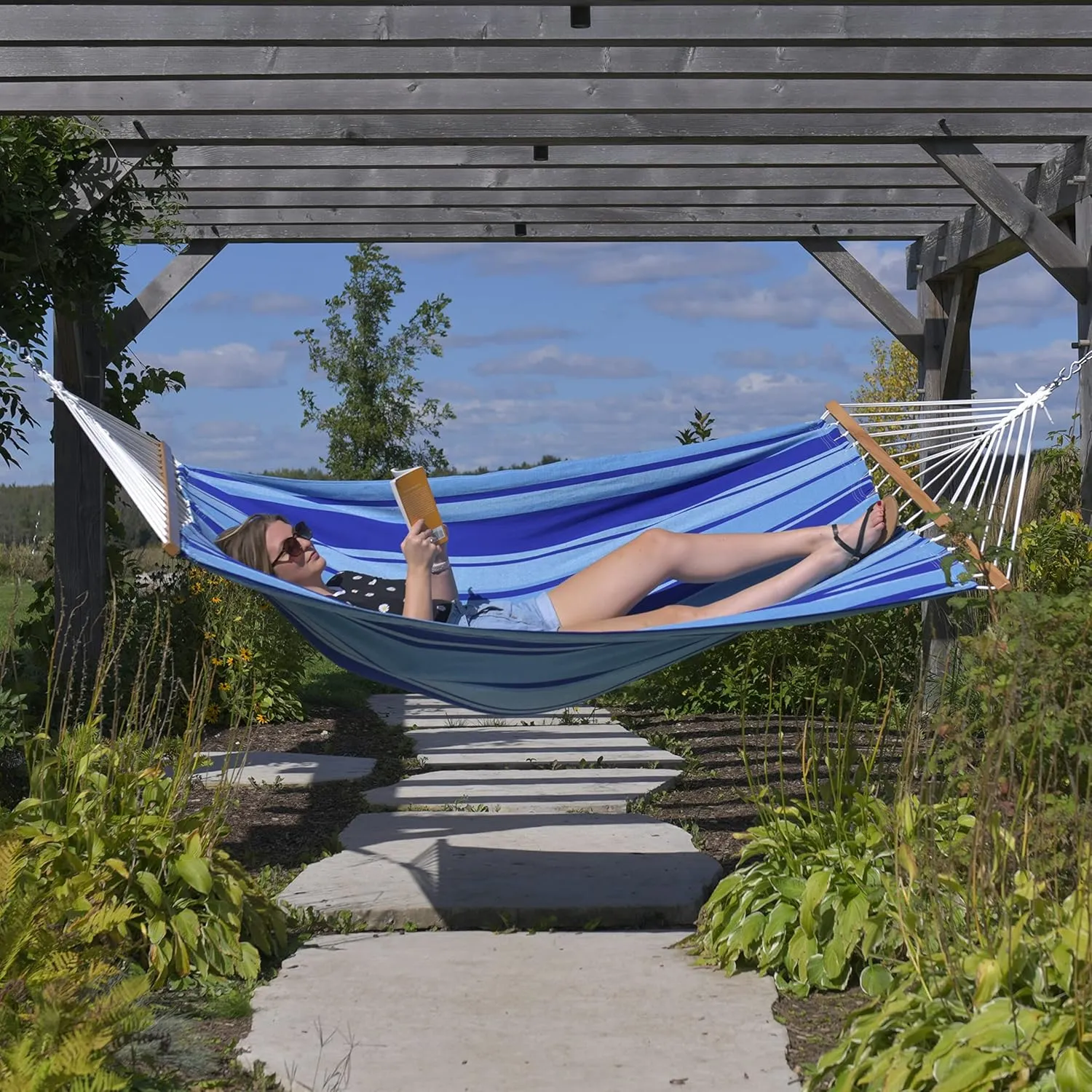 Vivere Double Soft Cotton Hammock with Durable Polyester Ropes - 450 lb Capacity
